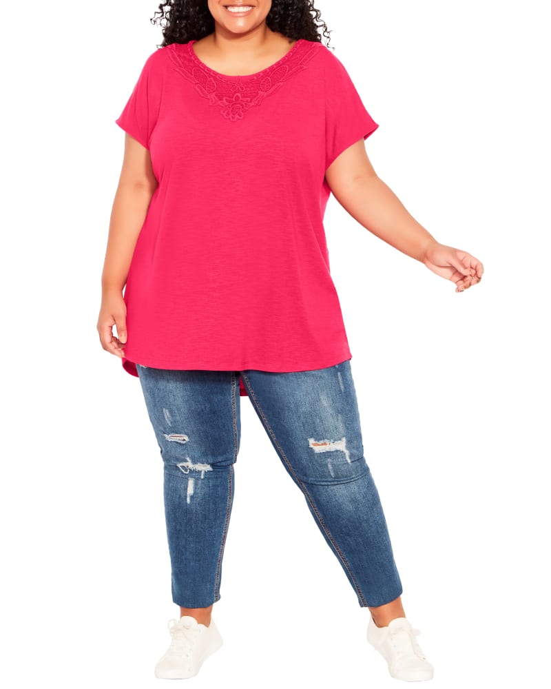 Plus size model wearing  by avenue | Dia&Co | dia_product_style_image_id:202683